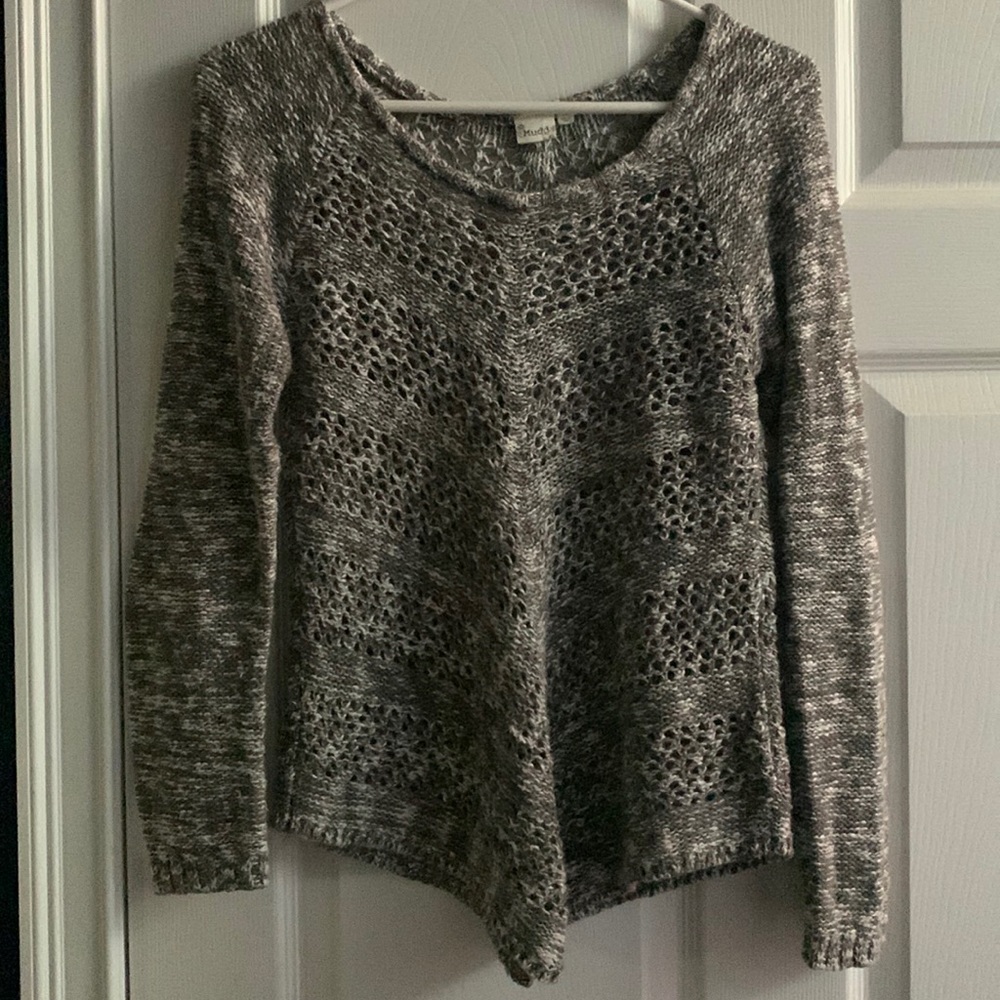 Women’s Mudd sweater.